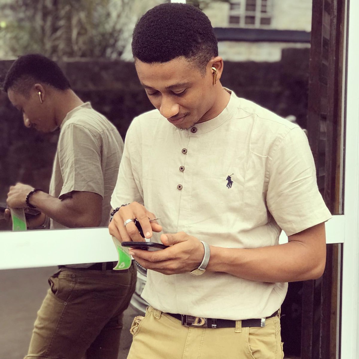 PrinceRalfordo's tweet photo. “Free your heart from any hatred. Free your mind from any worries. Live simply, Give More and Expect less.”

#Freetown #SierraLeone #SaloneTwitter

#fepoHOST #SLAdverts #SMETvLive #SLYoungStars
#LovelyRal #PrinceRalfordo #Ralfordo #eLLaRR #TeamRRB #AmbIngRRB #TeameLLaRR https://t.co/yIpFOcFTq3