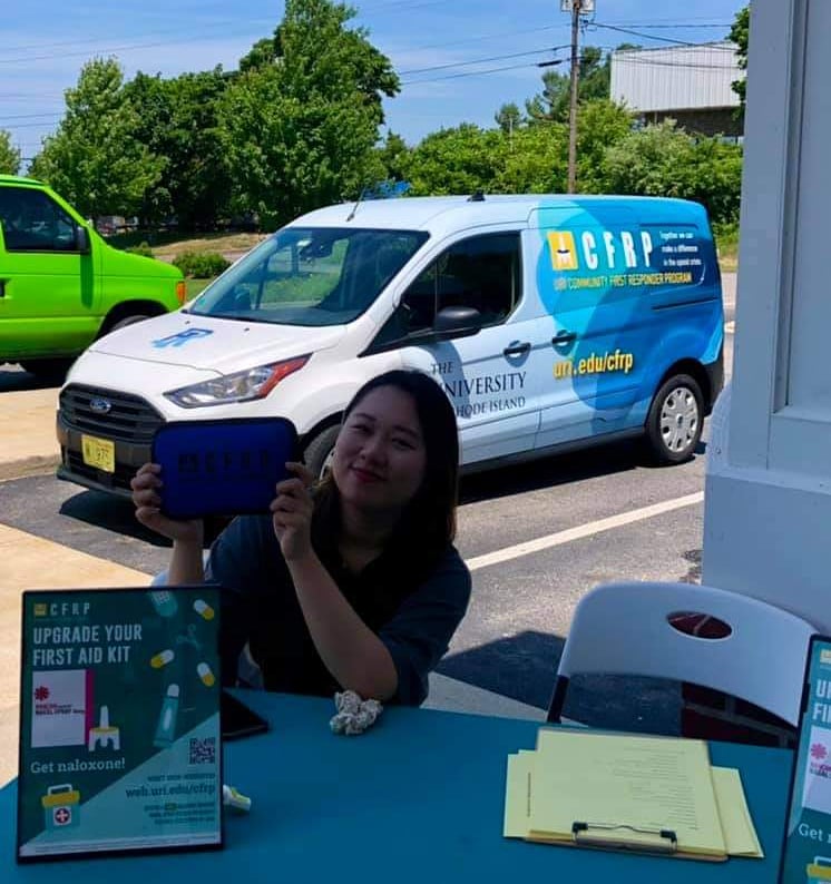 URICFRP's tweet photo. Grace (PharmD 23) and Dr. Jacobson in Tiverton at CVS today giving away naloxone kits and chatting with folks about opioids!  Beautiful sea breeze and friendly climate ☺️💙🏩 https://t.co/gw9h7SPcXE
#naloxonesaveslives #narcan #tiverton #cvs #opioidcrisis #opioidoverdose https://t.co/nAObmn1N7l
