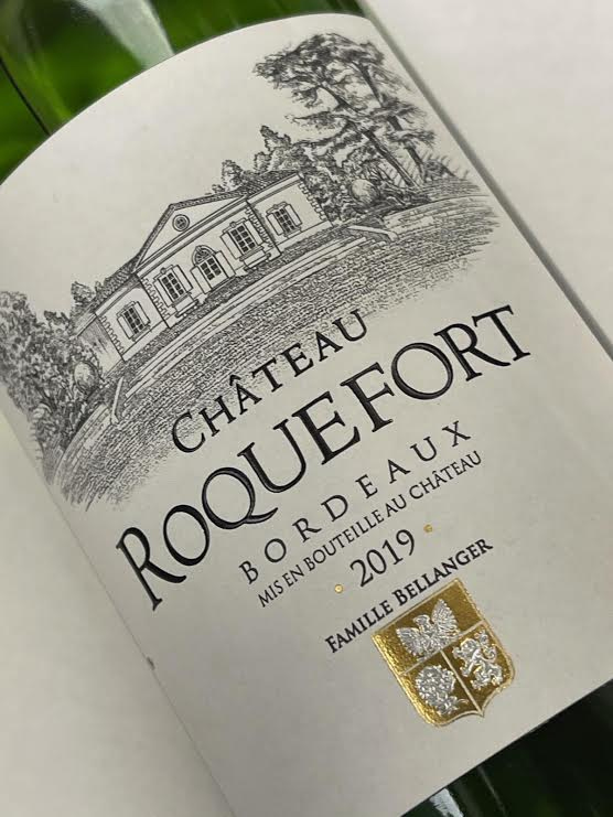 SOMMspirations's tweet photo. #sample @ChRoquefort 2019 Bordeaux Blanc $13.99. Made from 85% Sauv Blanc + 15% Sémillon. This is a perfect, high acid daily drinker, & a fantastic price. Another cool fact: they use lighter weight glass bottles to reduce their carbon footprint. Thx @GregoryandVine! #WIYG https://t.co/yvnzU0QPvy