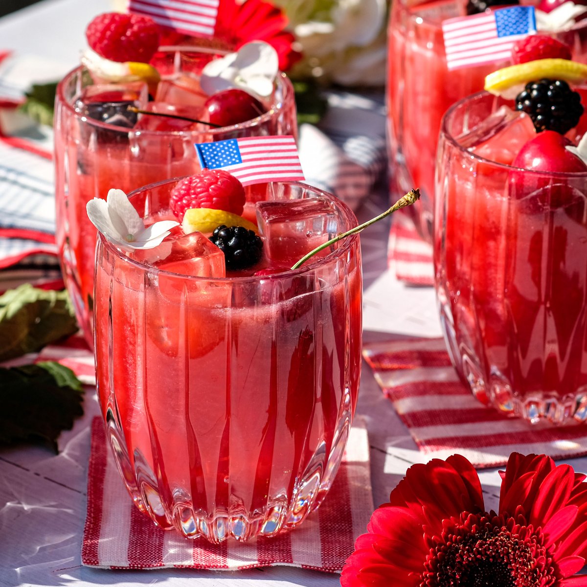 Making festive Berry Independent Punch in advance to light up 🧨 this #4thofJuly 

noletsgin.com/recipe/berry-i…

#NOLETS #Gin #recipe #Cocktail