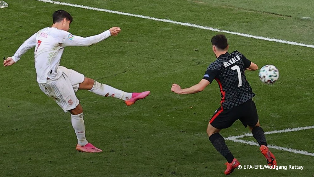 Счет матча испании. Сборная италии евро 2020. Счет матча испании. Футбольный матч. Барселона севилья 2018.