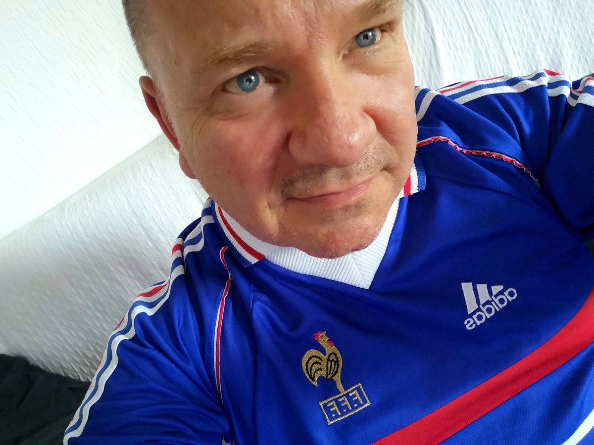 jeffmaritima's tweet photo. #AllezLesBleus #FRASUI @Nike @adidasFR 🇫🇷⚽Allez les bleus ⚽🇫🇷 2 à 1 🤞☘️⚽🇫🇷 https://t.co/D1aaBVplEP