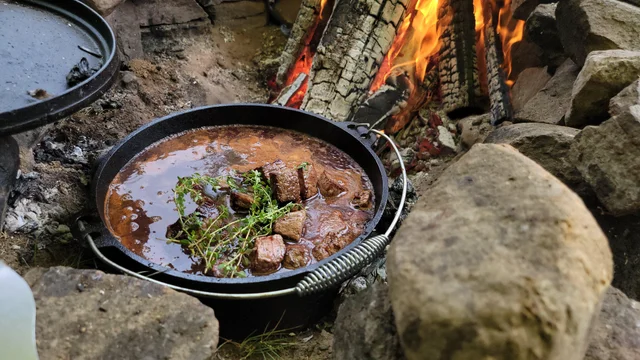 SocietyCamping's tweet photo. 🔥 Boeuf bourguignon over the fire. 🍳Cooked for 3 hours during my friends last trip on a rainy day at La Vérendrye 🌿wildlife reserve in Quebec.

#camping #campaign #wildlifephotography #CAMPFIRE https://t.co/eDuEqBWqdT