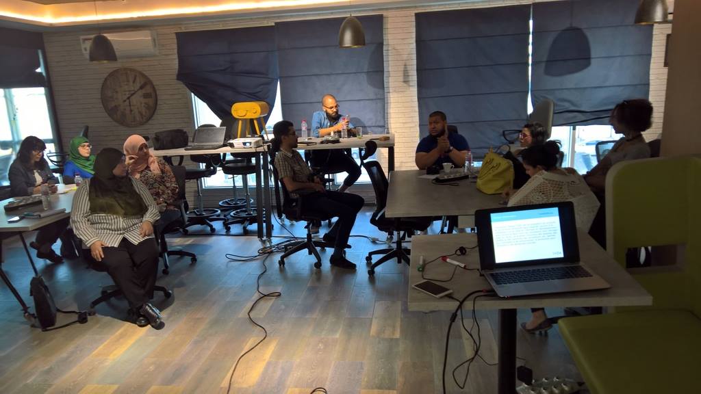 IxdaTunis's tweet photo. Retour en images sur le lancement de #IXDATunis qui a eu lieu le 28 juin 2018 au Level 1, qu'on salut avec beaucoup d'amour, avec présence du premier noyau de l'équipe.
Nous remercions tout ceux qui ont contribué au succès de cette belle initiative en attendant notre retour 🤩 https://t.co/b8BRniX8mB