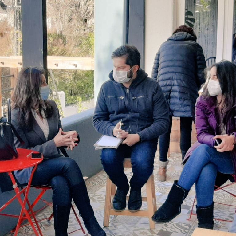 agtpll's tweet photo. Agradecemos la invitación del Diputado y precandidato presidencial  @gabrielboric para conocer la realidad que enfrentan hoy los guías de turismo, además del  levantamiento de ideas y acciones que realizamos para  desarrollo del sector turístico en la zona. https://t.co/KmnkXxsQzQ