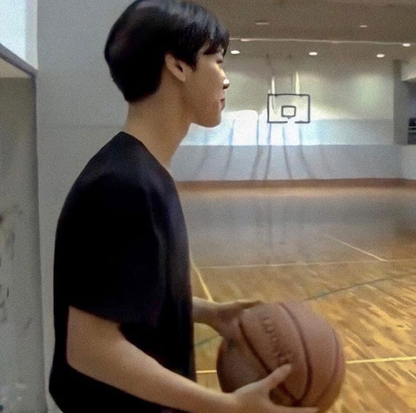 parkgelya's tweet photo. #jimin 🏀 https://t.co/gxqEJQoTHk