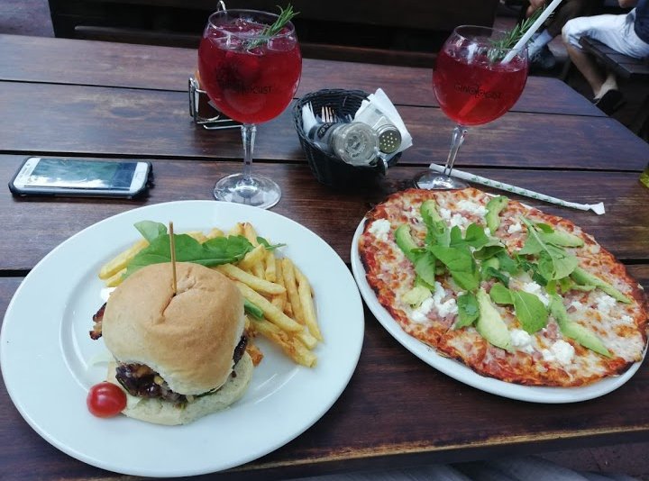FiremansArmsCT's tweet photo. Fireman's Arms will be open from 12 till 8 pm, and our Pizza oven will be firing full steam ahead for take aways.

📷: Eileen L, Google Reviews https://t.co/eHTn5HmGKY