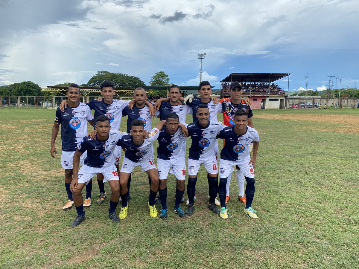 Ortizfc's tweet photo. Ortiz FC 2021 #Blanquiazul https://t.co/Qh4nxMpRyd