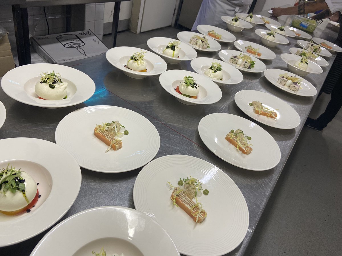 seannoonanchef's tweet photo. Nice function on the pass consistency is the key across every plate of food we deliver @LifeatMere the same standards in our banqueting as there is in our restaurants
#themere #nwyoungchefoftheyear #themeregolfresortandspa #aa #aarosettes #2aarosette #food #chef #food https://t.co/TaEBr5kKER