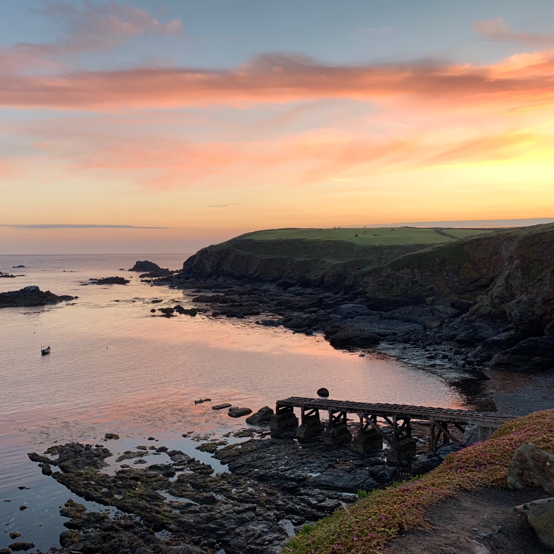 wharveyandsons's tweet photo. Beautiful coloured sky at the Lizard 

#cornwall #cornwallviews #lizardpoint #sunset #cornishlife https://t.co/X9ZUuhQgoc