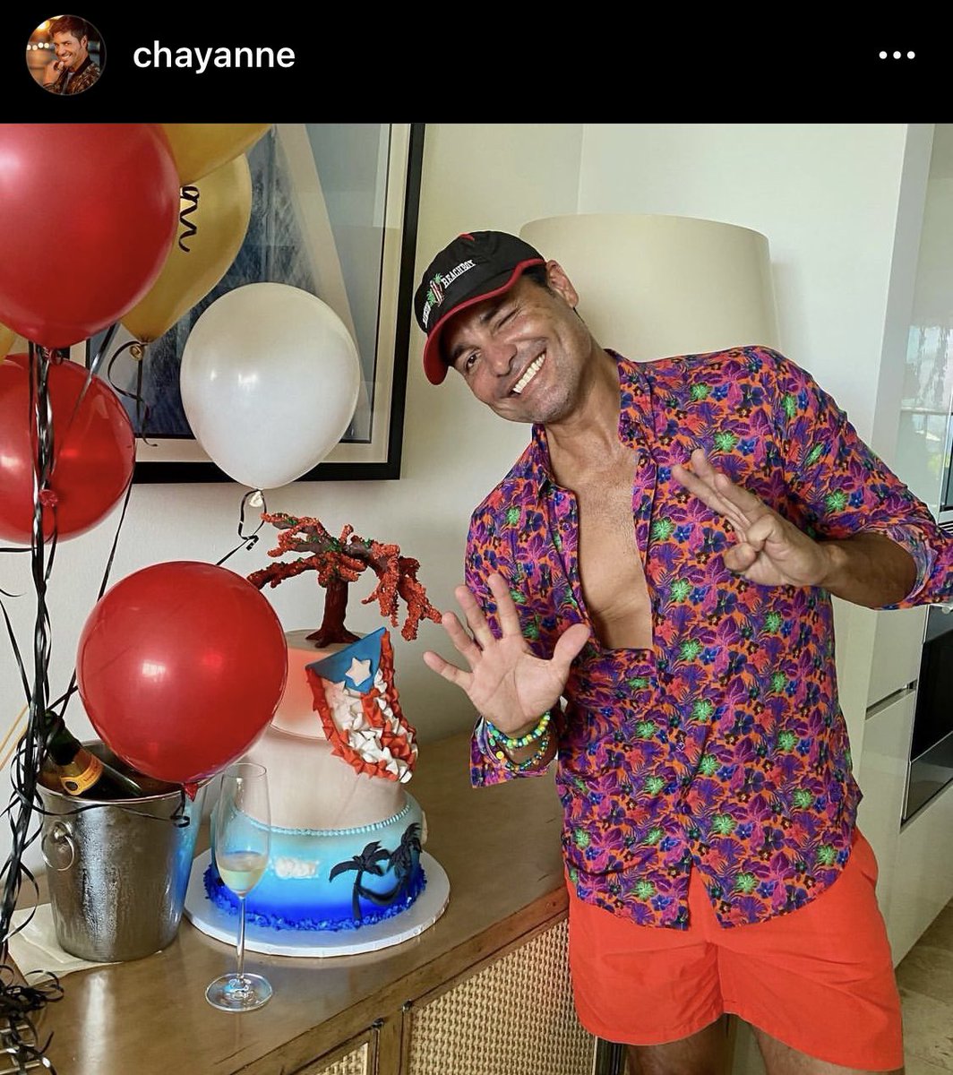 adrianadesala's tweet photo. Chayanne dice que cumple 53, pero yo digo que son 35. https://t.co/d9UOHpQf8d