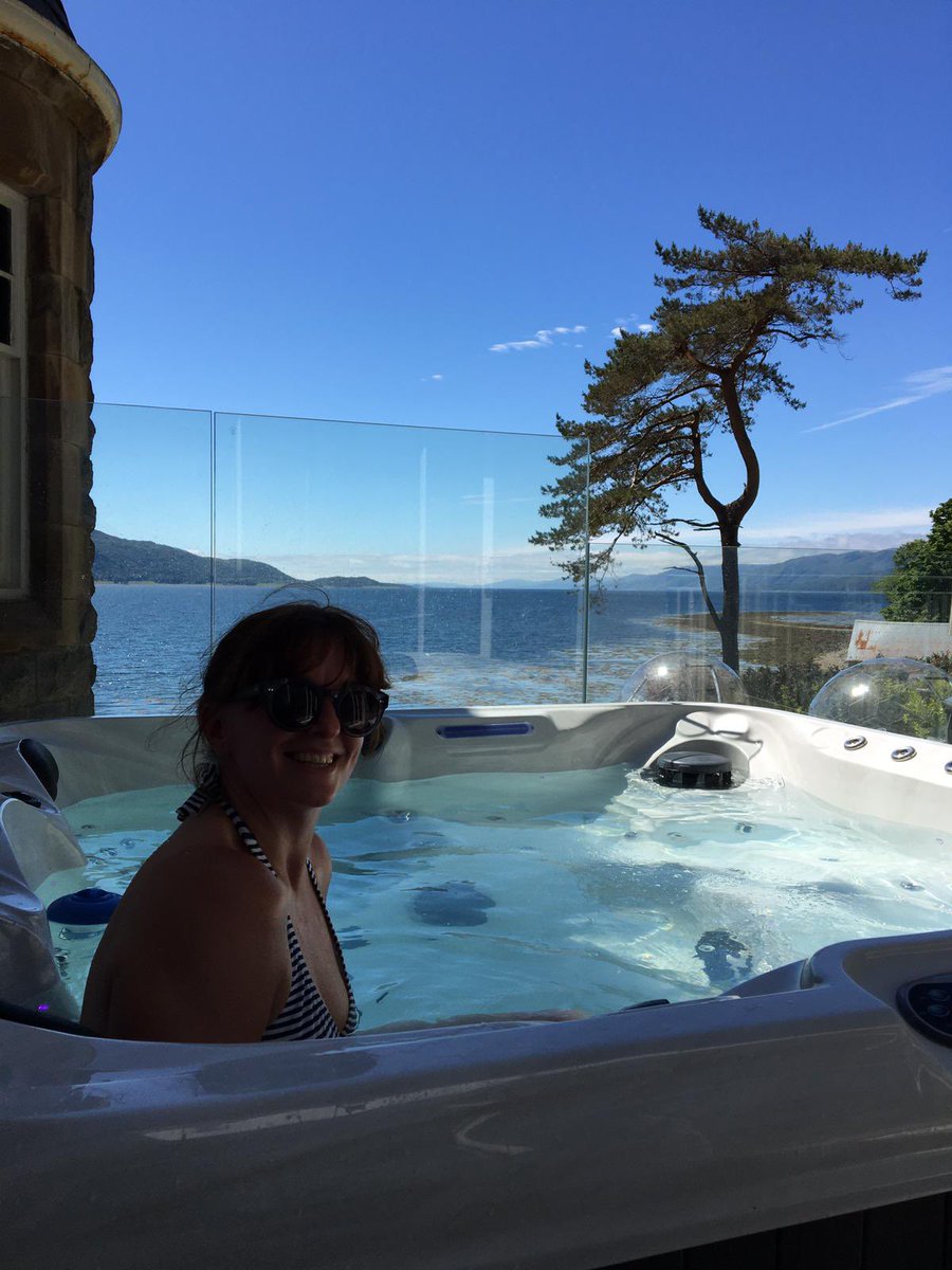 paula_halas's tweet photo. This is how to spend a Monday #ardrhuhouse https://t.co/Iz33QZLc1w