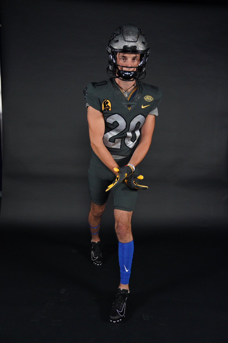 gagesullivan12's tweet photo. i would like to thank pitt for hosting a great visit and a great 7on7 tournament @ARCHIECOLLINS22 @Pitt_FB https://t.co/MAfFLQn5wV