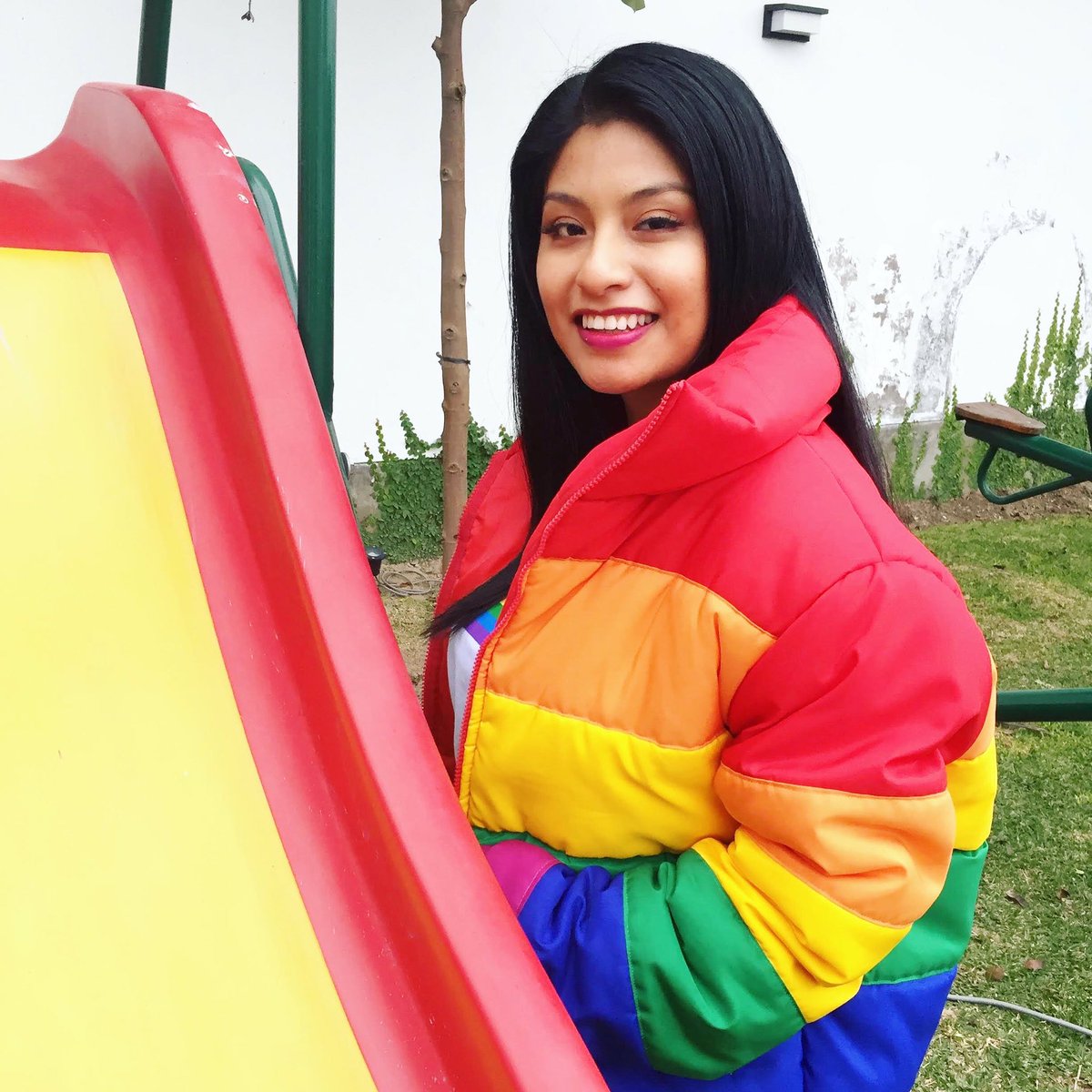 Feliz #pride ! Siempre contarán conmigo para todo, defendamos siempre el derecho de amar con libertad y vivir con igualdad! Ojalá cada vez más seamos más los que se sumen a este movimiento y que se eliminen todos los prejuicios que existen. Los amoooo!!! 🌈❤️ 

#LoveIsLove 🌈