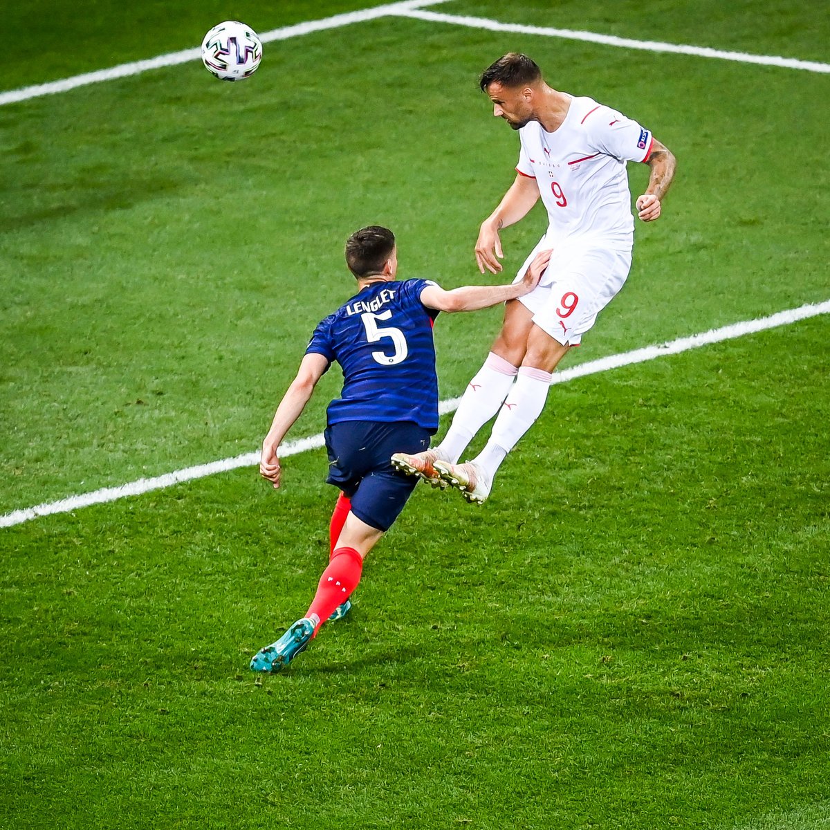 brfootball's tweet image. Lenglet was left watching 😬