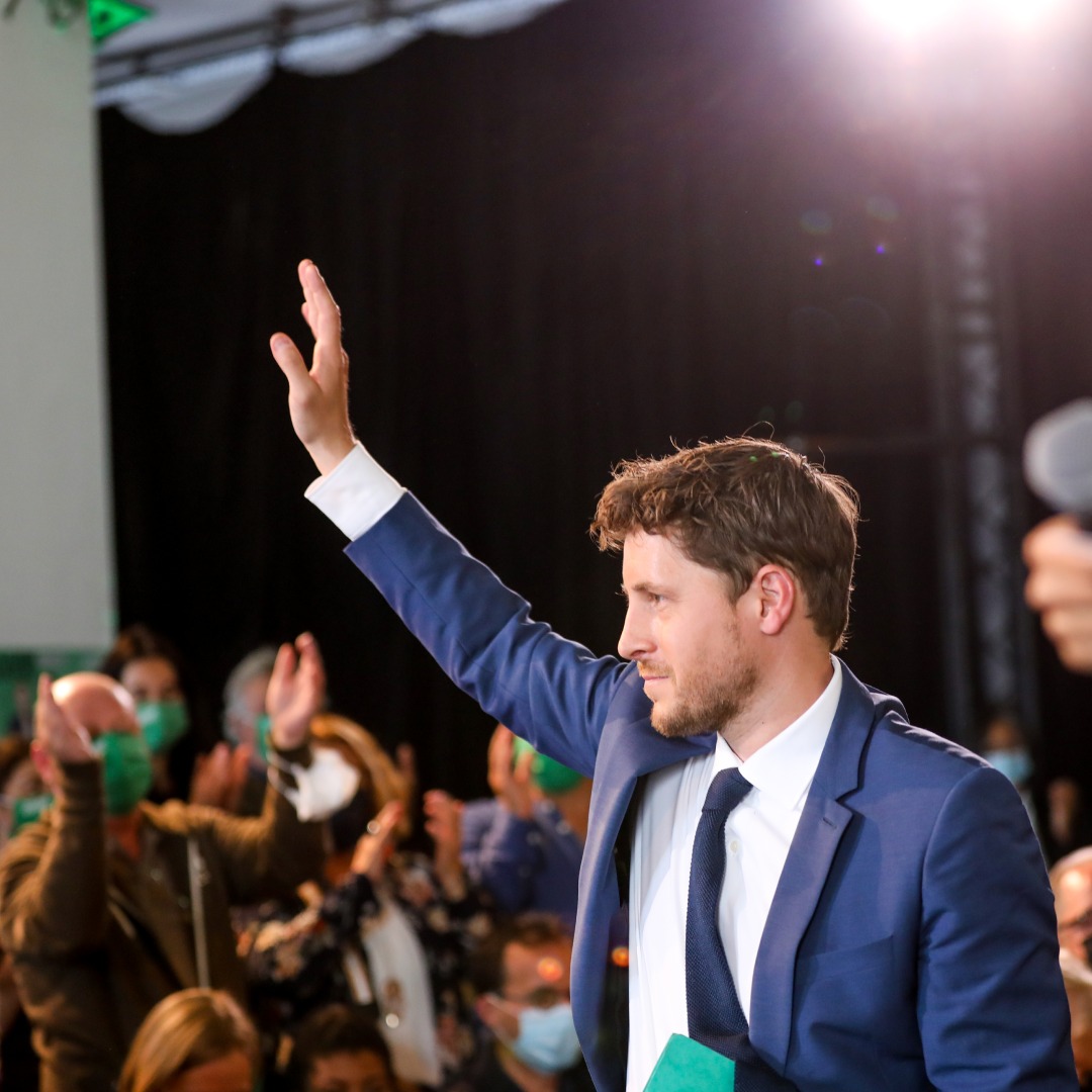 Merci ! Nous avons convaincu 43972 personnes en plus au 2d tour, mais cela n’a pas suffi face aux plus de 200000 nouvelles voix de droite.
Avec <a href="/Clem_Autain/">Clémentine Autain</a> et <a href="/AudreyPulvar/">Audrey PULVAR</a> nous envoyons 53 élu·es déterminé·es pour défendre l’environnement et la solidarité.
Le combat continue !