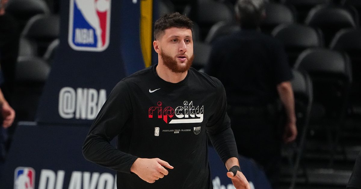 Nurkic Says He Was Told Blazers Will Make No Trades This Summer: Ron Chenoy-USA TODAY Sports Portland’s center also says that if Damian Lillard leaves the team, he will too. Jusuf Nurkic has been quoted saying that he was told the Portland Trail… https://t.co/3vsw5pE6F3 #RipCity https://t.co/3bmPxwfcus