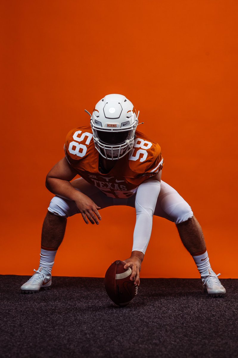 jackstein27's tweet photo. Had a great visit and workout with The University of Texas! 🤘 @TexasFootball @CoachJCros @CoachJeffBanks @MattWigleyLS @TheChrisRubio @KohlsSnapping @elmodenafb https://t.co/OMaB06reni
