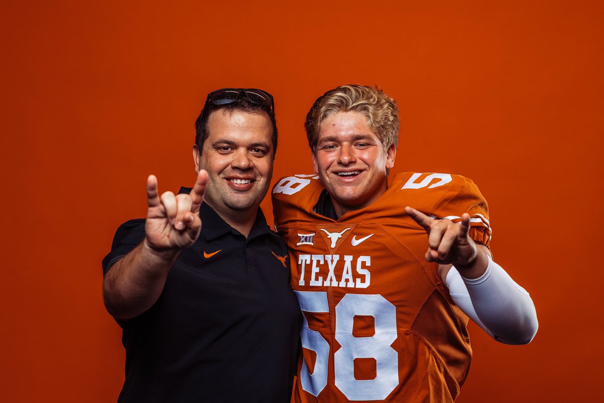 jackstein27's tweet photo. Had a great visit and workout with The University of Texas! 🤘 @TexasFootball @CoachJCros @CoachJeffBanks @MattWigleyLS @TheChrisRubio @KohlsSnapping @elmodenafb https://t.co/OMaB06reni