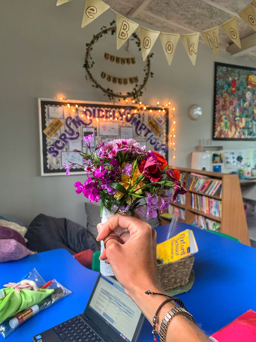 HelenFarq's tweet photo. 𝓜𝓲𝓷𝓭𝓯𝓾𝓵 𝓜𝓸𝓷𝓭𝓪𝔂𝓼 make Miss F merry. 🥰🥰 #edutwitter #EducationForAll #teacher #teaching #teacherlife #grateful #Reflections https://t.co/ncyRU1EmxE