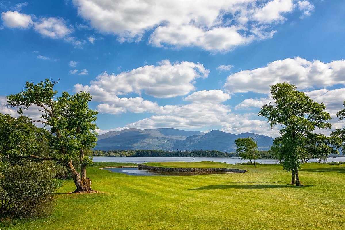 This is the stunning Killeen Course at @Killarney1893 in County Kerry in the southwest of Ireland. This spectacular course has hosted the Irish Open on four occasions with @NickFaldo006 winning here in 1991 & 1992. Killarney Killeen is one of Ireland’s best parkland courses🏌🏽🇮🇪🏌🏻‍♀️