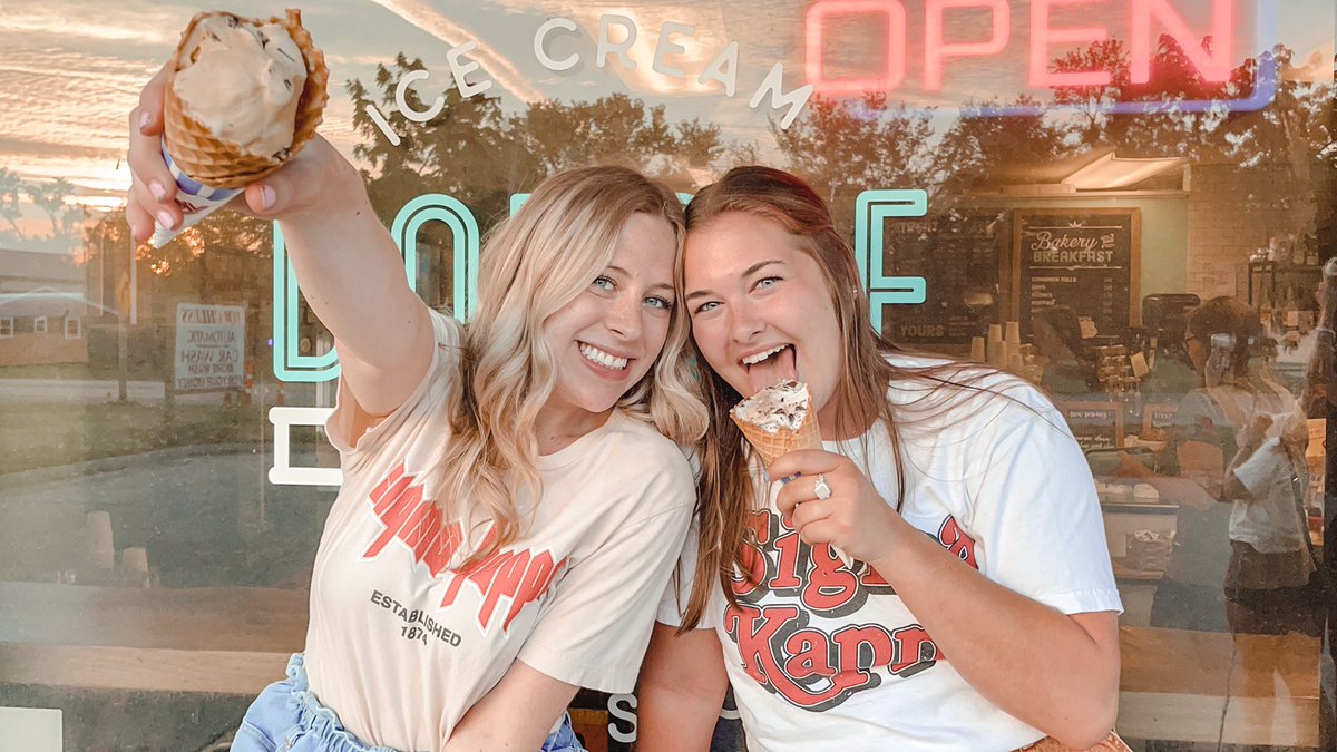 isusigmakappa's tweet photo. Nothing better than summer, sweets, &amp; sisters! 🍦☀️ #sigmakappa #summer https://t.co/8LCzQvbhnc