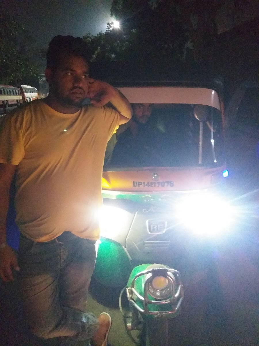 AadilRazaKhan9's tweet photo. श्रीमान जी आज रात 1 बजे में अपने परिवार के साथ मोहन नजर तिराहा  लोनी का आटो तालाश करते वक़्त आटो वालो ने मेरे परिवार को  गाली दी बततमीजी की रात के वक़्त दोगुना  पैसे मांग कर गुंडा गरदी करते हैं अतः आपसे अनुरोध है कि सख्त कारवाई की जाए
@ghaziabadpolice 
@dm_ghaziabad https://t.co/25YehfH6Ub