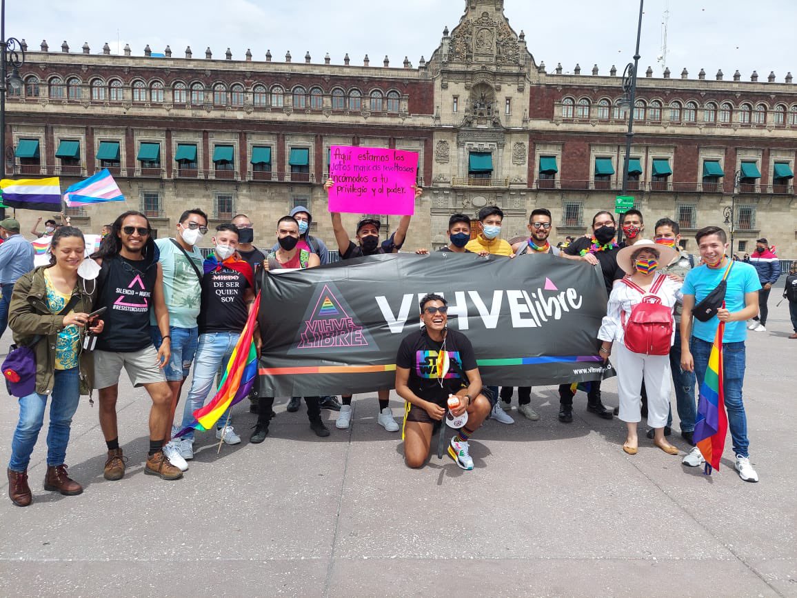 VIHveLibre's tweet photo. Personas LGBTTTI. Personas viviendo con VIH, con orgullo de existir y resistir🔊🌈🔺 
#Orgullo2021 #OrgulloSiempre #Orgullo https://t.co/ssbPSdlxCm