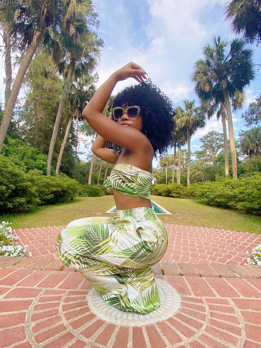thedivinekae's tweet photo. Ain’t No C In Green — But I’m Seeing Green.

💚The Shot As Featured on @Forever21 

#F21xme #Foreverbabe https://t.co/Ejqi2Ol1kp