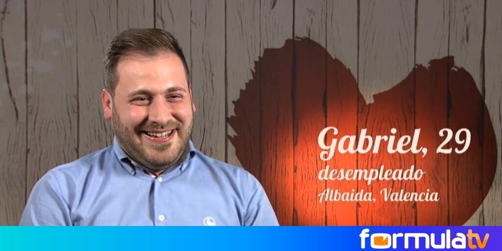 FormulaTV's tweet photo. Cristina le dio calabazas a Gabriel, votante de Vox, que quería que cocinara y planchara para él, en #FirstDates28 https://t.co/r1ftqN55aq https://t.co/qFBlTfEet1