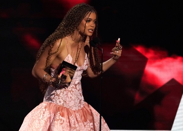 Chadwick Boseman, Andra Day, Megan Thee Stallion among BET Award winners: The 21st annual BET Awards returned Sunday (6/27) with a theme that focused on the “Year of the Black Woman.” Award-winning… https://t.co/3un2HR4eUp #filmproduction #tvproduction #commercialproduction https://t.co/yP6KDgqcCQ