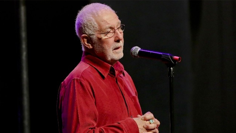 🔴Şarkıcı İlhan Şeşen:
''Eskiden hastanelerde yılan gibi KUYRUKLAR olurdu.Muayene olmak ölümden beterdi. Sağlık sistemi şimdi iyi. Yollar yaptılar. Bu yollar lazım mıydı bilemiyorum ama ben arabama atlayıp gittiğim zaman rahat ediyorum, rahat ediyorsam DOĞRU demektir.''