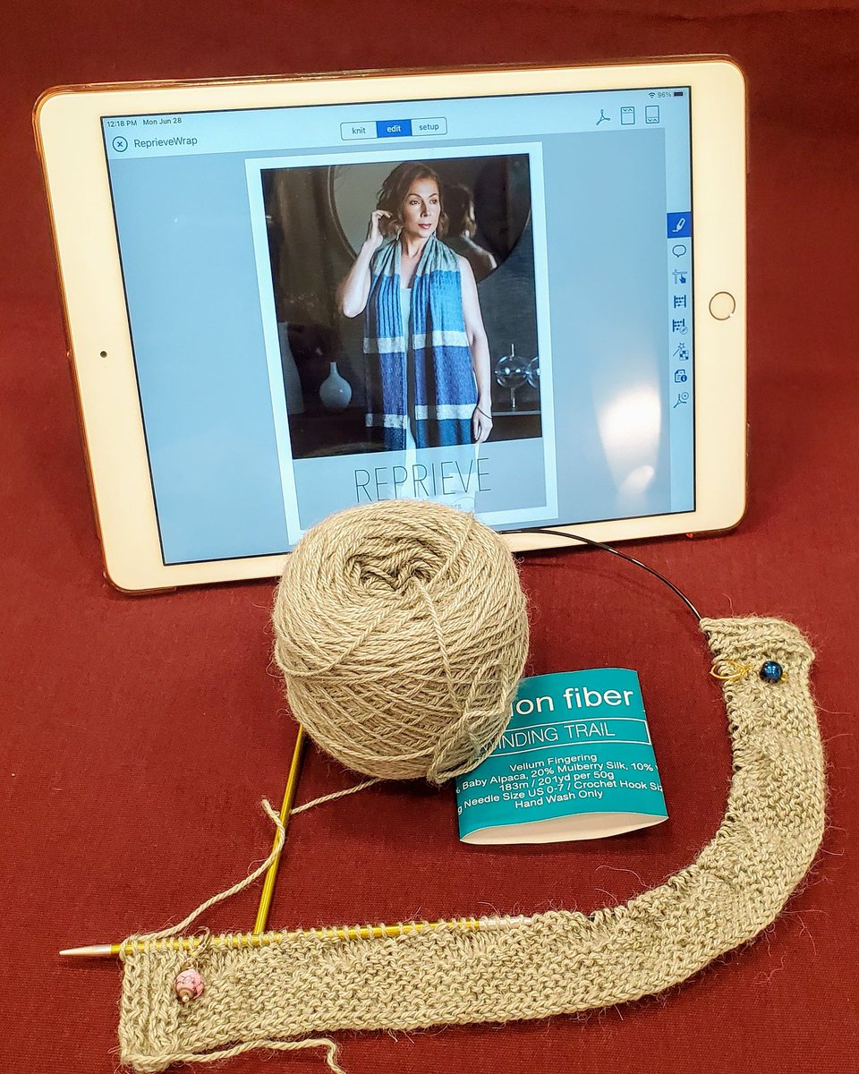 Another project CO! ❤
Another KAL by EFA with a chance to win prizes. Head over to their Ravelry group if you're interested.
Pattern: Reprieve
Designer: instagram.com/frommetoewe?ut…
Yarn: <a href="/ExpressionFiber/">ExpressionFiberArts</a> Vellum Fingering
#expressionfiberarts #2021efasummerkal #knitlove #knitting