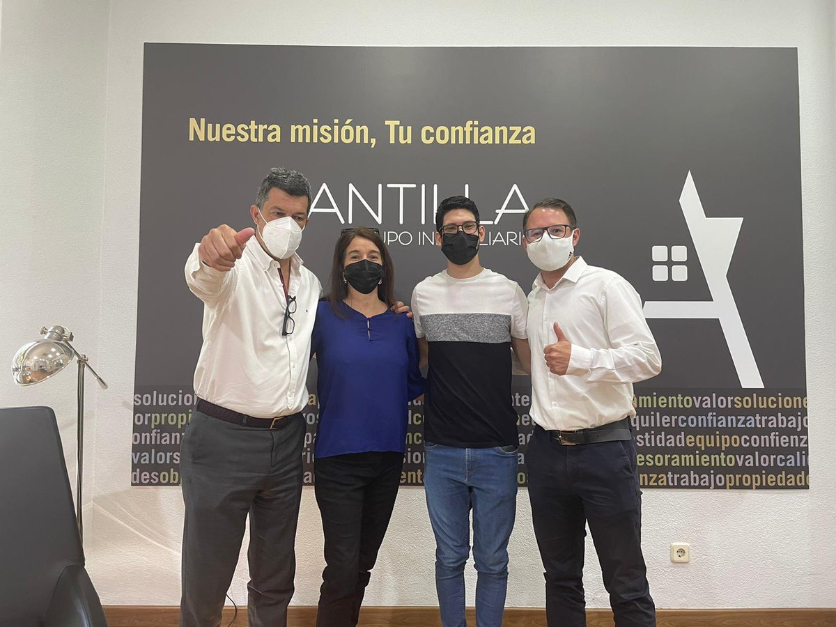 Querid@s amig@s , cuando las cosas hacen ilusión hacen ilusión y nuestro proyecto de #antillalatina va viento en popa , hoy recibimos en nuestra oficina a Jhoy, nos comenta su situación y estamos convencidos de que le encontraremos la mejor solución #antillagrupoinmobiliario