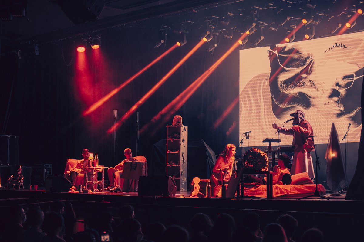 soundisidro's tweet photo. Rusowsky convirtió La Riviera en su casa, y dio una absoluta clase magistral de bedroom pop. Un concierto que formará parte de la historia del festival, y del que @Sergio_Alberth disparó estos fotones https://t.co/s0tjyN0iHx