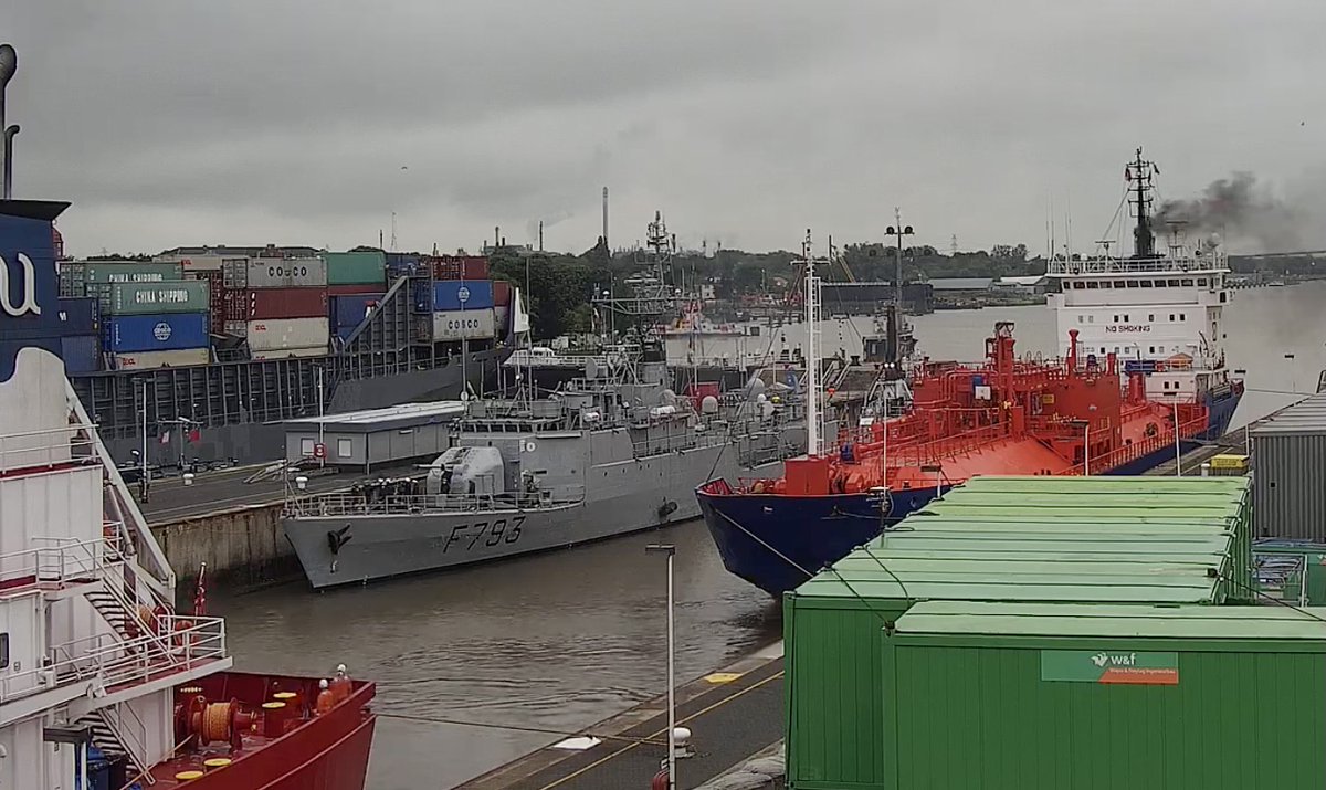 WarshipCam's tweet photo. French Navy D'Estienne d'Orves-class offshore patrol vessel FS Commandant Blaison (F793) in the Brunsbuttel Locks in the Kiel Canal - June 21, 2021 #fscommandantblaison #f793 https://t.co/IqWWumga1r