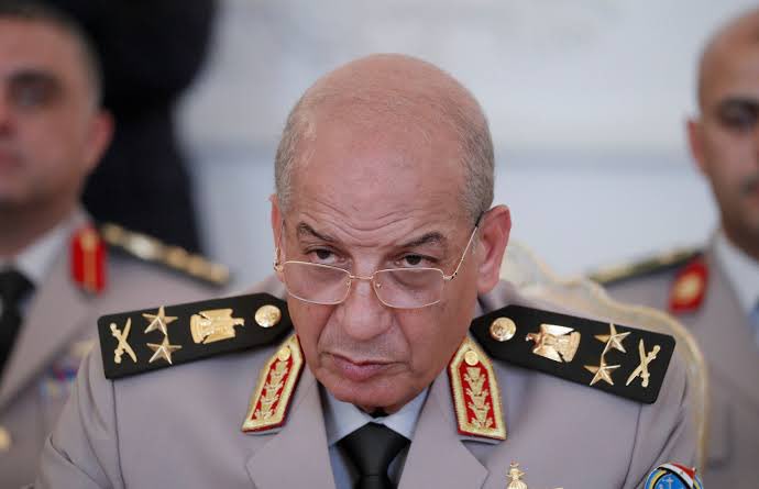 Esll7970Gladii's tweet photo. - وزير الدفاع الفريق اول "محمد ذكي" : القوات المسلحة المصريه جاهزة لتنفيذ كافة المهام التى تسند إليهم للحفاظ على أمن #مصر القومي ومقدرات هذا الشعب ..

"رساله قويه فأن الأمر الأن بيد الجيش المصري" ..
#تحيا_مصر✌️🇪🇬 https://t.co/jxuYYMpMNH