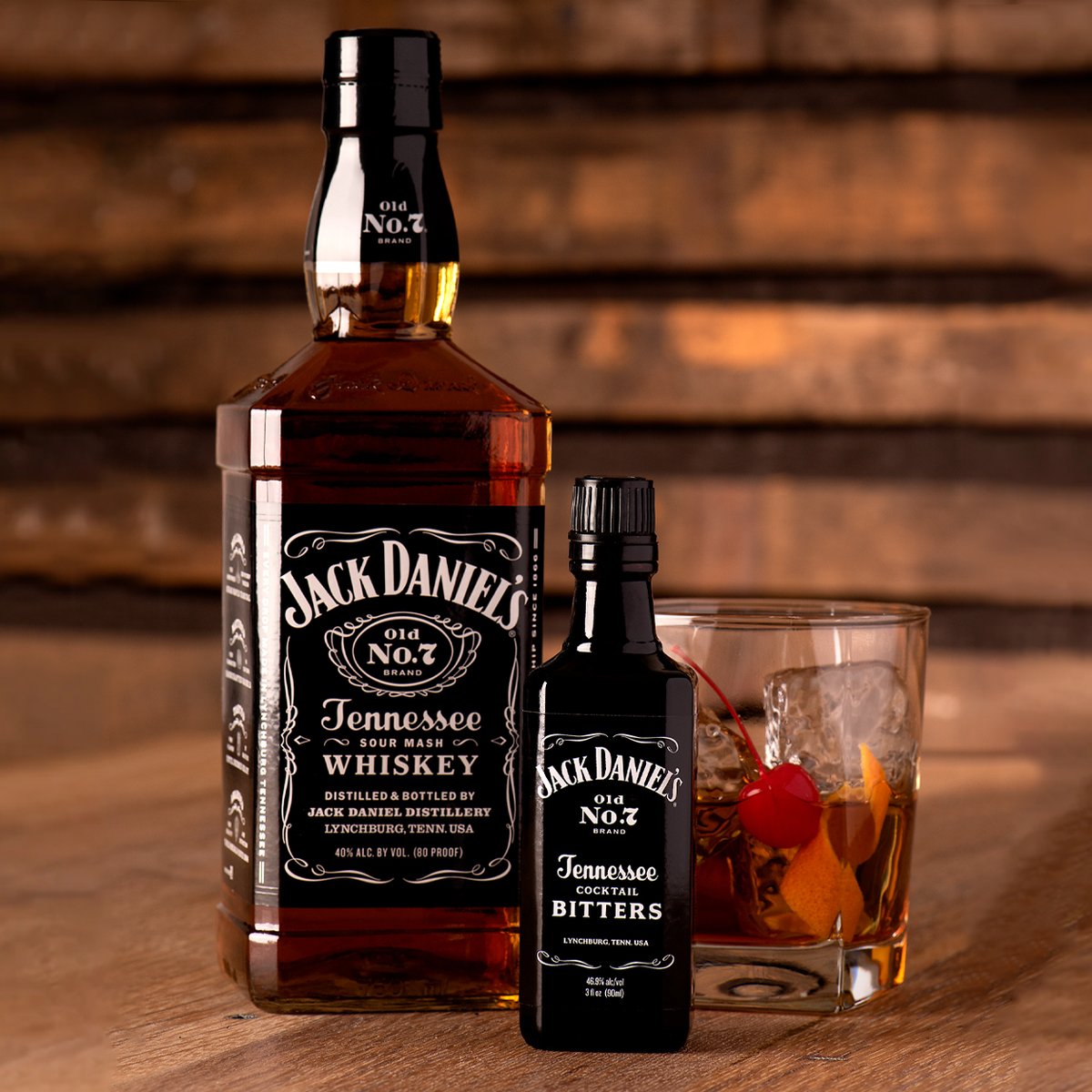 JackDaniels_US's tweet photo. We’re proud to offer our own line of #JackDaniels Cocktail Bitters, which pairs warm vanilla with rich wood notes for the perfect complement to all your favorite drinks. Our exclusive cocktail bitters is available now at select retail stores and online @ https://t.co/30bPNTQOIP https://t.co/YKGN4vP0we