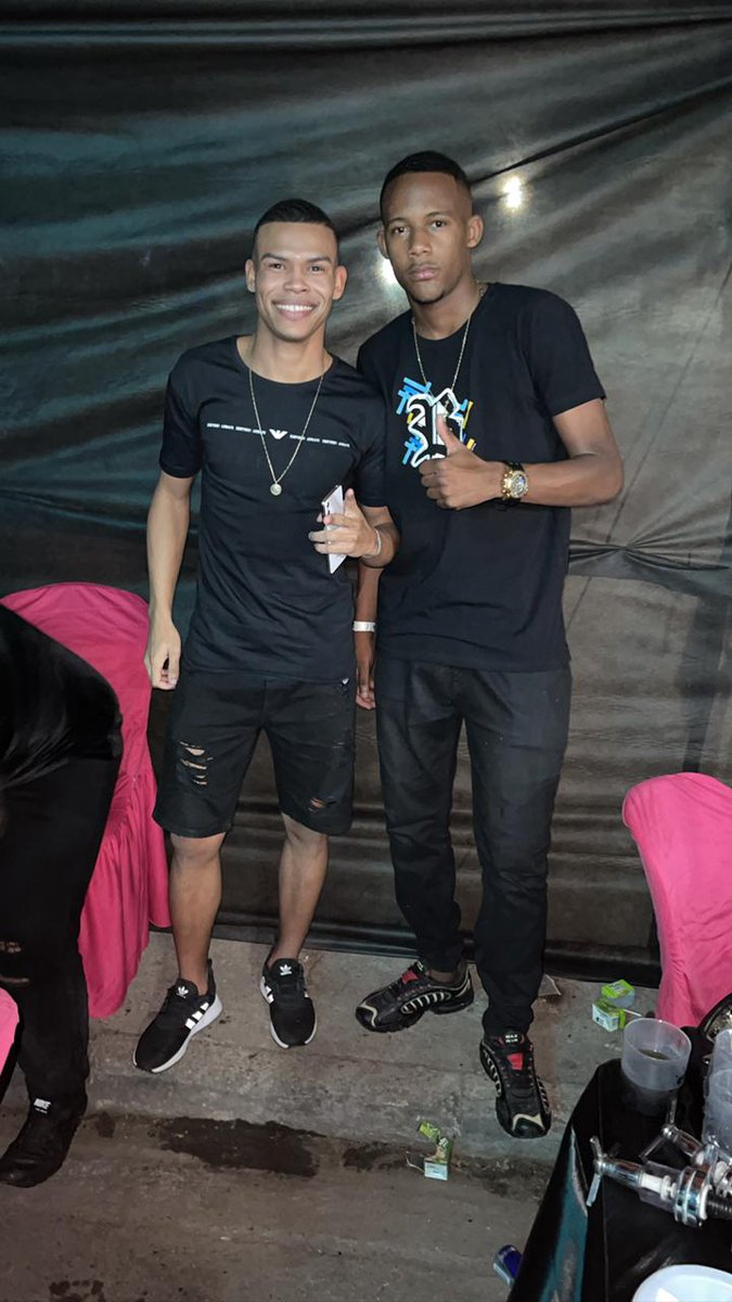 fgbrr7's tweet photo. Não caminhe atrás de mim; eu posso não liderar. Não caminhe na minha frente; eu posso não seguir. Simplesmente caminhe a meu lado e seja meu amigo.

Te amo mlk 💙🤞🏻 https://t.co/v31EPHSHAW