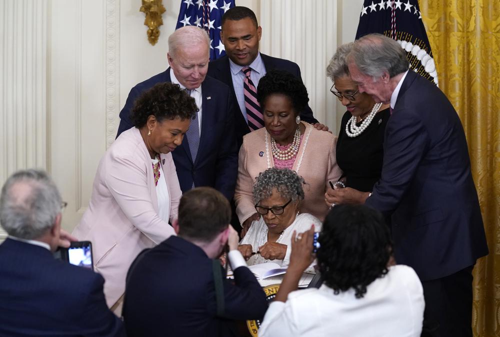 LambdaTauOmega's tweet photo. Over the weekend, the United States marked the 1st time #Juneteenth was celebrated as a federal holiday! The effort was championed by 94-year-old activist Opal Lee. It shall serve as a day to commemorate the contributions of Black Americans to the fabric of this country. https://t.co/oB6hYQPNVR