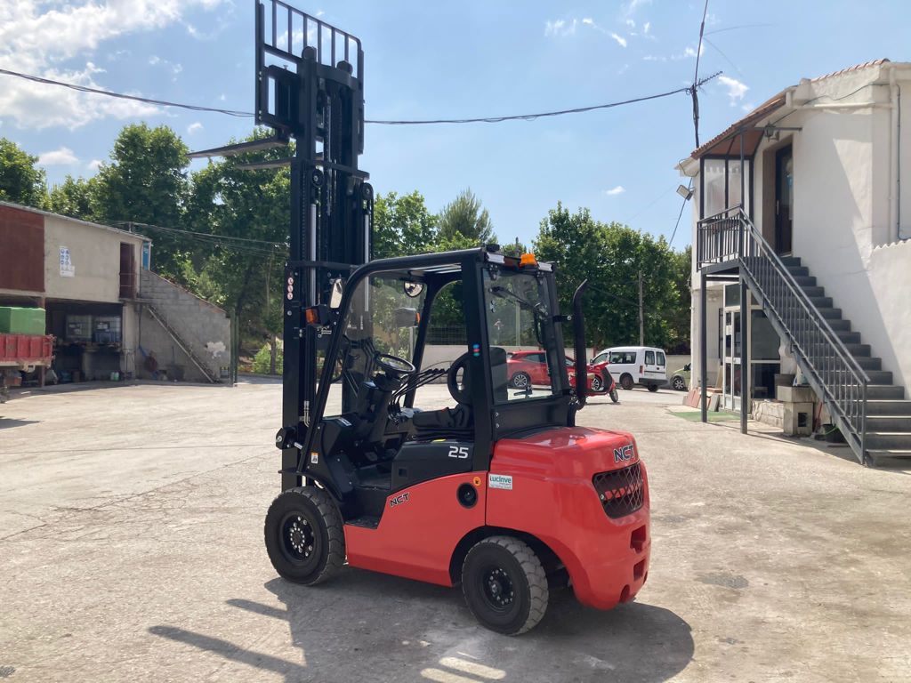 Entrega de carretilla NCT 8FD25S4S diésel de 2.500kg matriculada para Canteras Manre, que ya disfruta de una maquina con una estabilidad inigualable y una gran visibilidad.