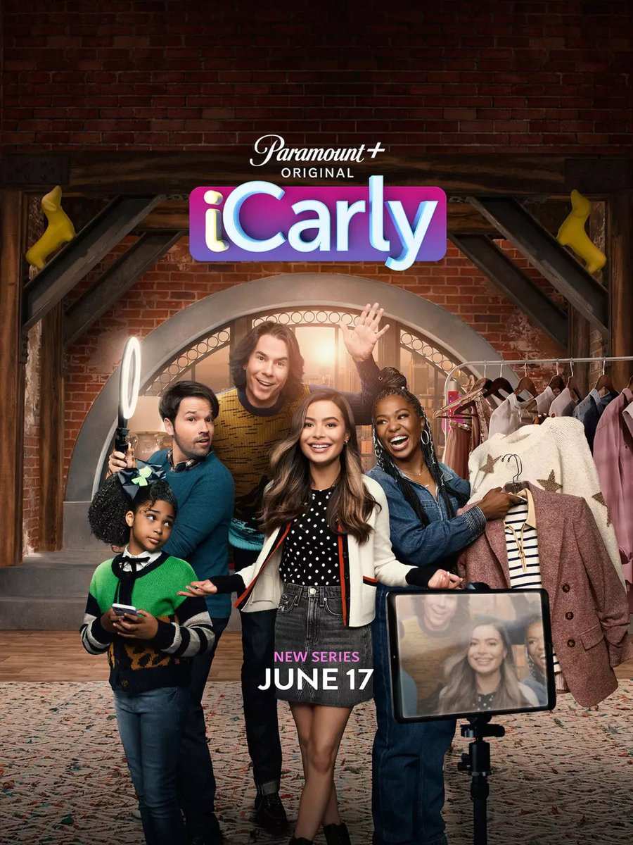 EnlightenedNug's tweet photo. Just wanted #frenemies back but instead we get this #icarly bullshit 🙄 https://t.co/pJTvNFmh1i