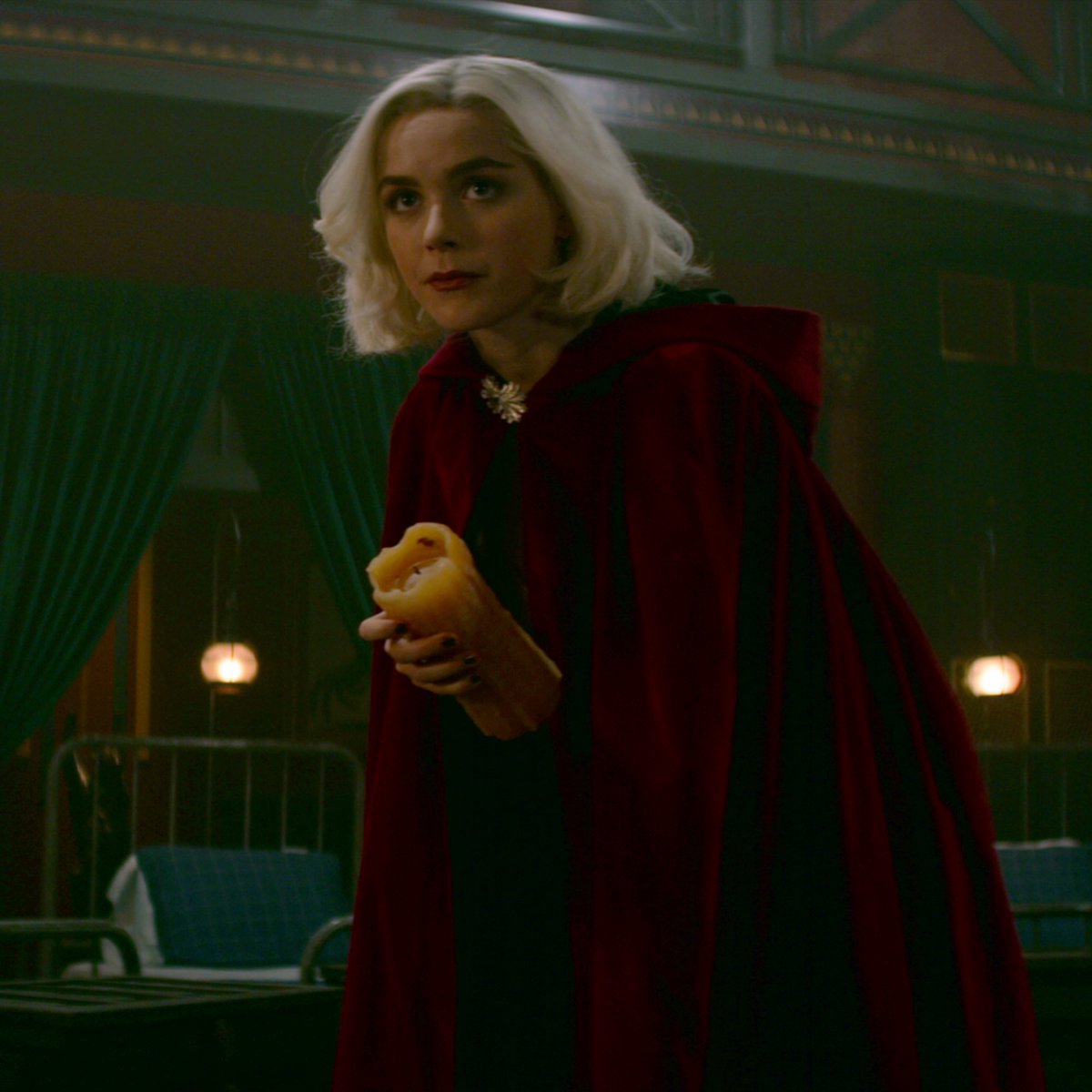 NetflixGeeked's tweet photo. petition to bring back capes as a form of casual outerwear https://t.co/58tE1zsB76