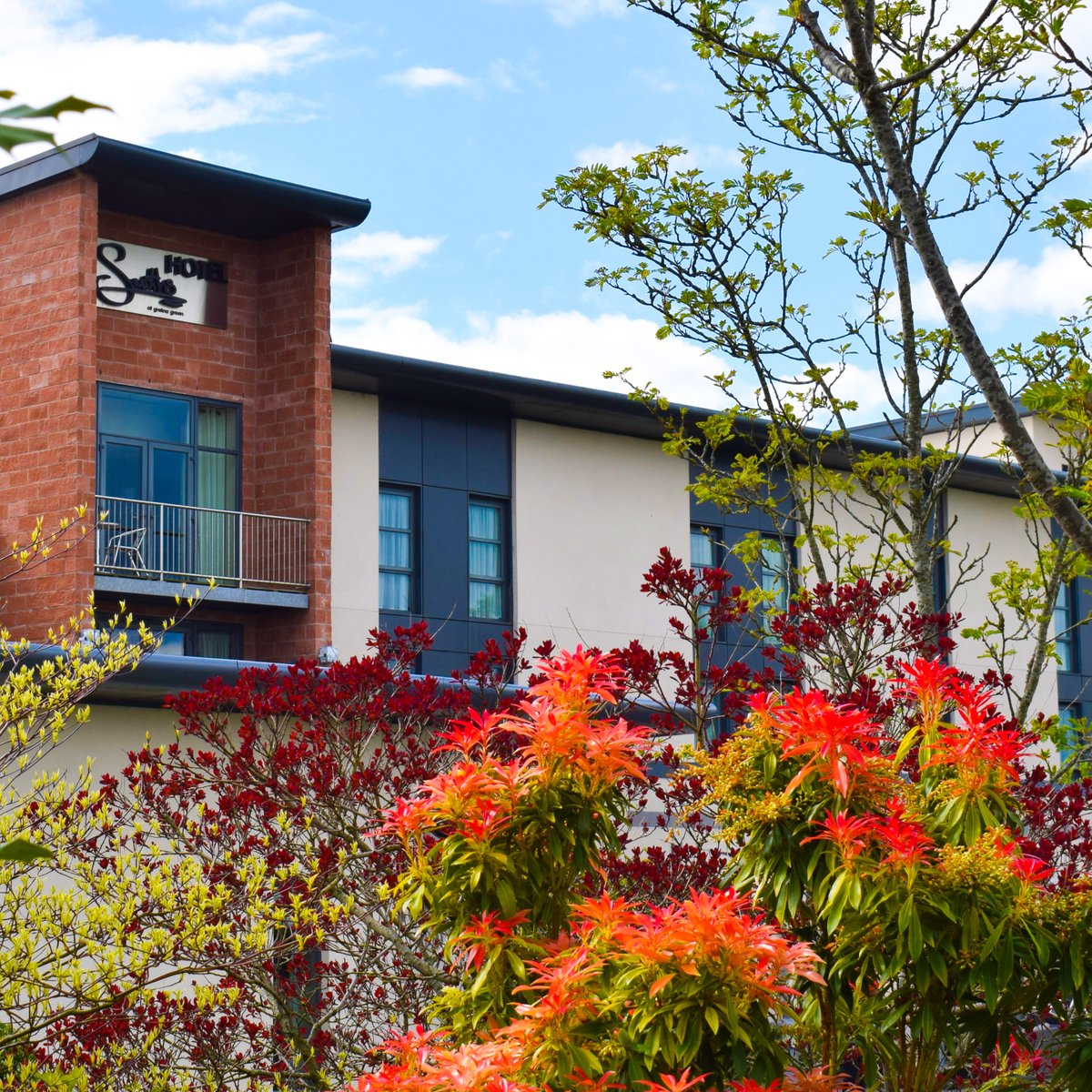 Smiths Hotel tweet media