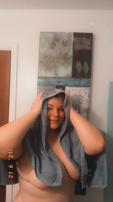 Shower tiiiiiime 😉 https://t.co/oqaU7n6nRV<a href="/tag/paypiggies"class="tags"><span>#paypiggies</span></a><a href="/tag/onlyfansgirl"class="tags"><span>#onlyfansgirl</span></a><a href="/tag/findom_goddess"class="tags"><span>#findom_goddess</span></a>