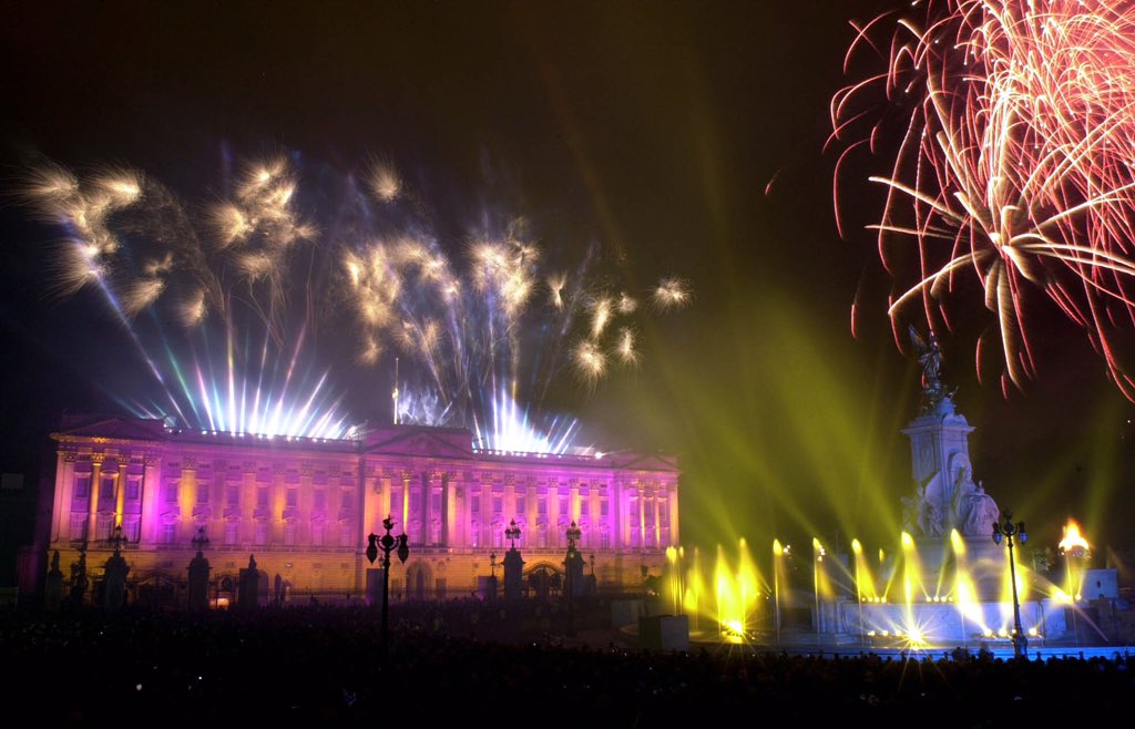 📢 Calling all creative 13-25 year-olds across the UK!

📺 Tune into <a href="/BBCTheOneShow/">BBC The One Show</a> at 7.20pm for a very exciting announcement.

#PlatinumJubilee

Here are some clues …