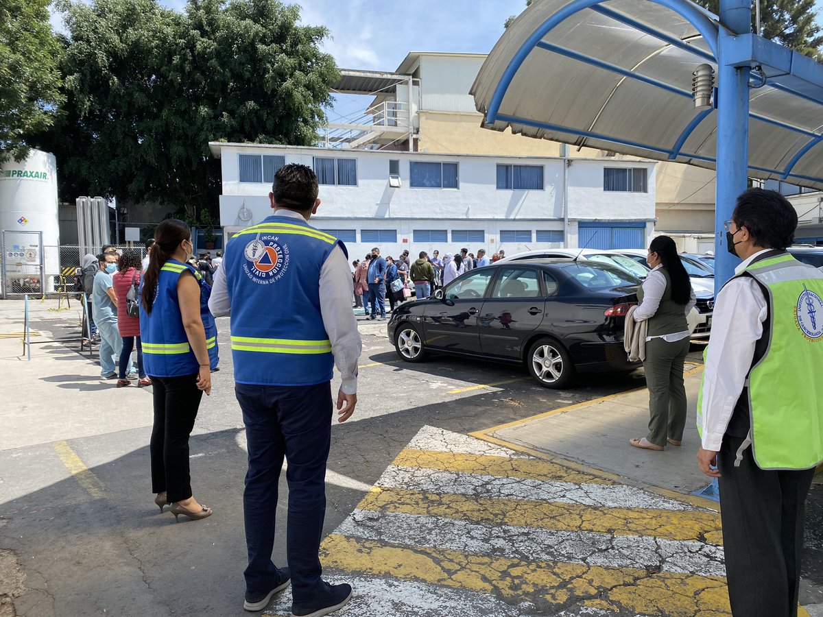 incanMX's tweet photo. De manera ordenada, responsable y cumpliendo con las recomendaciones de Protección Civil, el INCan participa en el primer Simulacro Nacional 2021. https://t.co/SlRji7DE5X