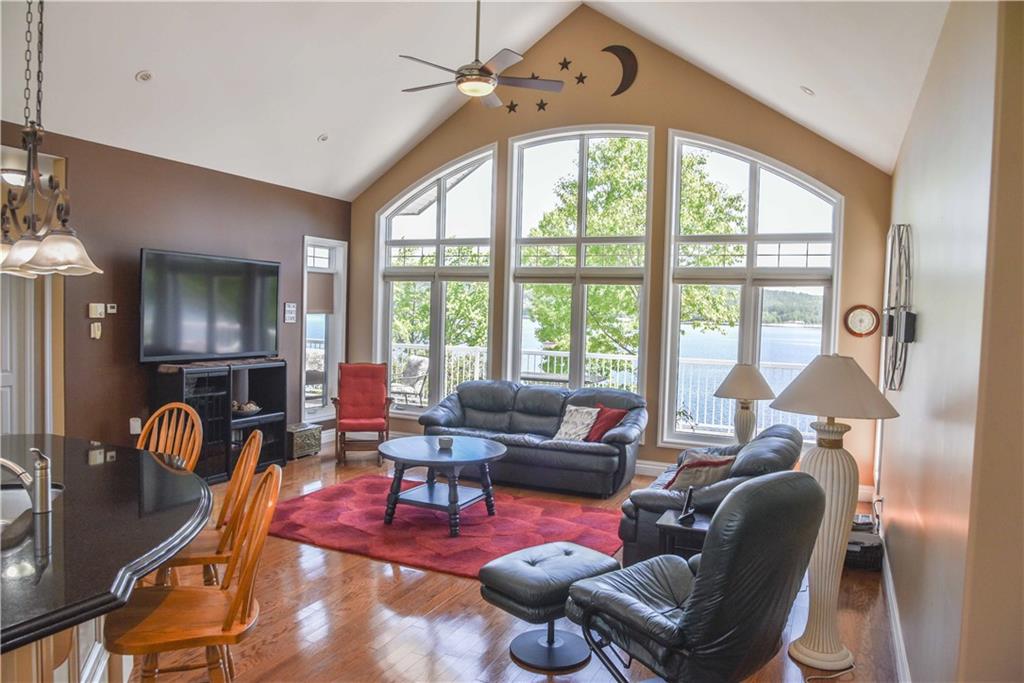 BugMeAnytime's tweet image. 529 Balmer Bay is open for showings 😍Executive Waterfront Bungalow with over 509 ft of waterfront frontage on the Majestic Ottawa River.🌊 Contact me today for a showing! 📲613-639-8045
#waterfront #ottawariver #remax #realtor