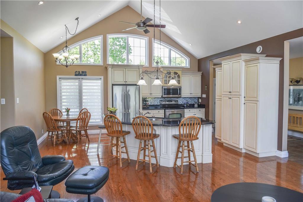 BugMeAnytime's tweet image. 529 Balmer Bay is open for showings 😍Executive Waterfront Bungalow with over 509 ft of waterfront frontage on the Majestic Ottawa River.🌊 Contact me today for a showing! 📲613-639-8045
#waterfront #ottawariver #remax #realtor