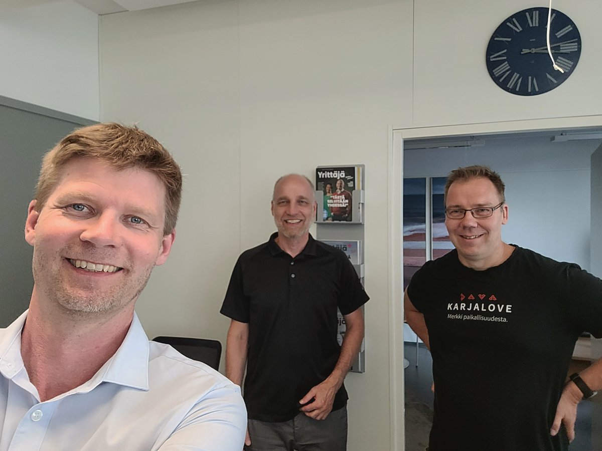 Ari Lindeman valmistautuu aloittamaan Imatran kaupunginjohtajana ja tuli juttuhetkeen Yrittäjien toimistolle. Hyvää yhteistyötä odotettavissa ja näin juuri vuoropuhelua rakennetaan matalan kynnyksen yhteydenpidolla. Onnea Arille tulevaan!